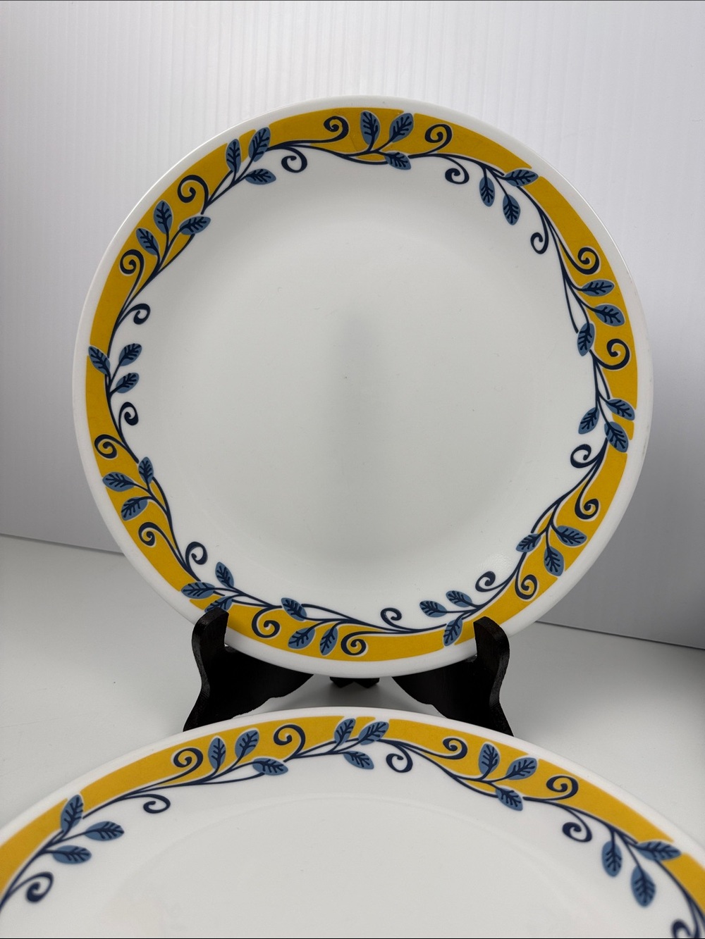 CASA BELA vintage Corelle White Dinner 4 Plates with Yellow Rim and Blue Leav